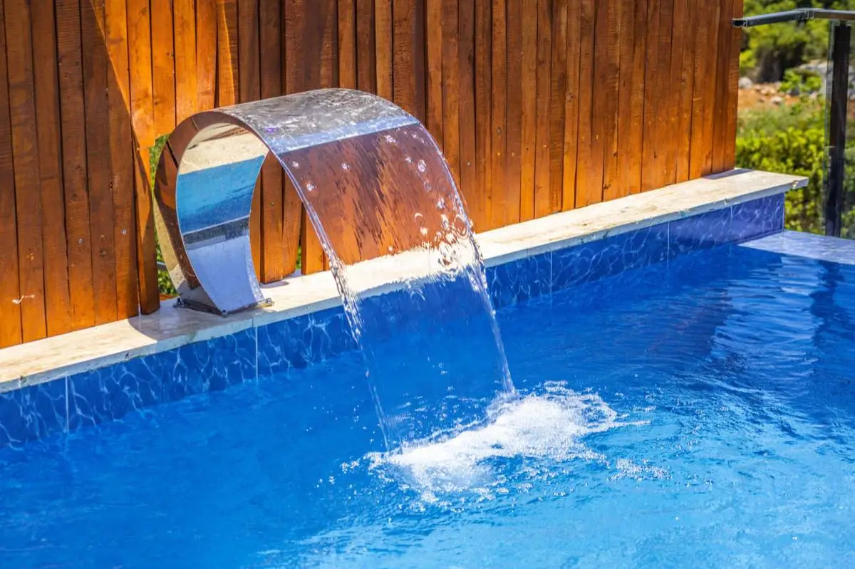 Weekly Pool Cleaning & Service in Long Beach, CA